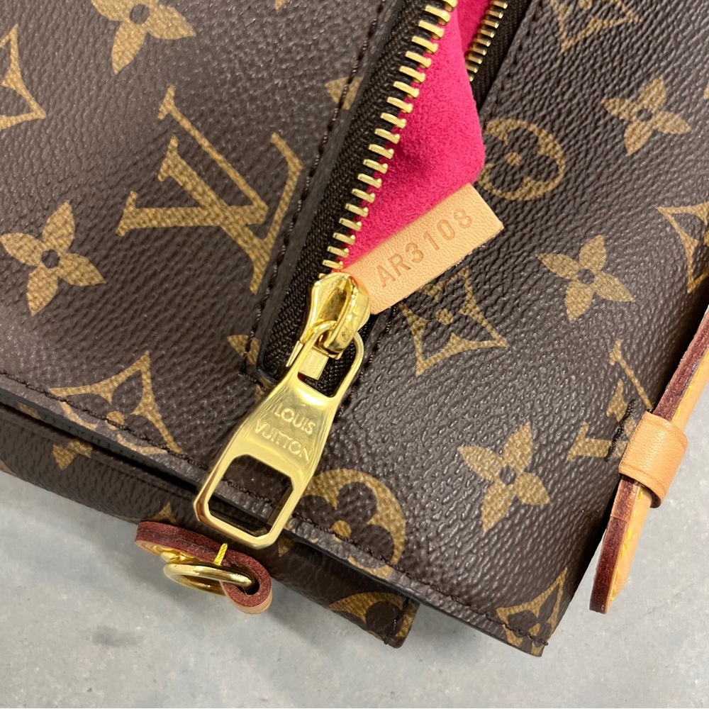 Louis Vuitton‎ Monogram Patches Pochette Metis - Picture 17 of 17